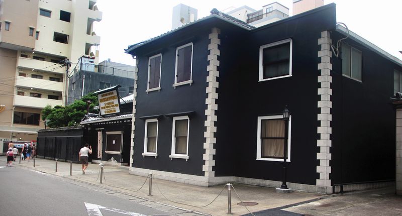 Сувенирный дом «Е. Езаки и Ко»